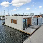 Beautiful Ship In With Wifi Botel Grenå