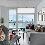 Botel Beautiful Ship In With Wifi 5*