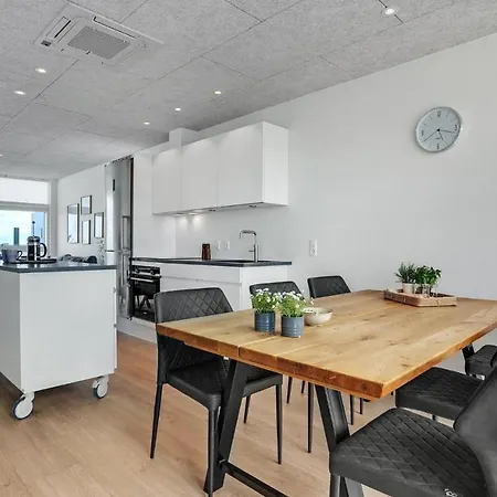 Beautiful Ship In With Wifi Botel 5*