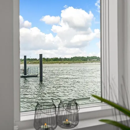 Beautiful Ship In With Wifi 5* Grenå