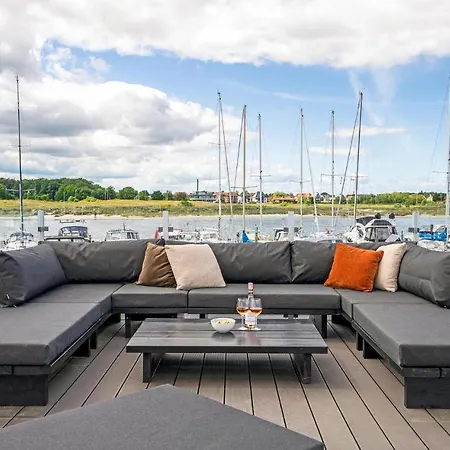 Beautiful Ship In With Wifi 5* Grenå