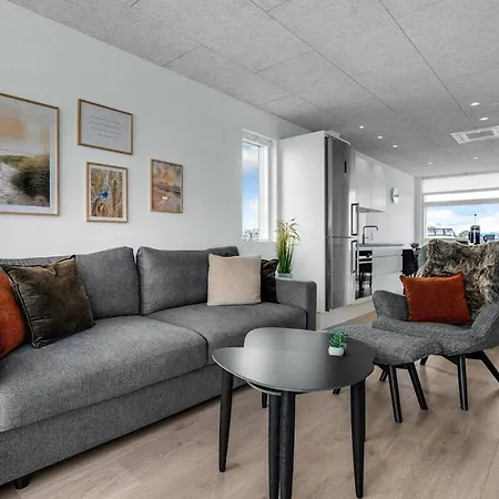 Beautiful Ship In With Wifi 5*