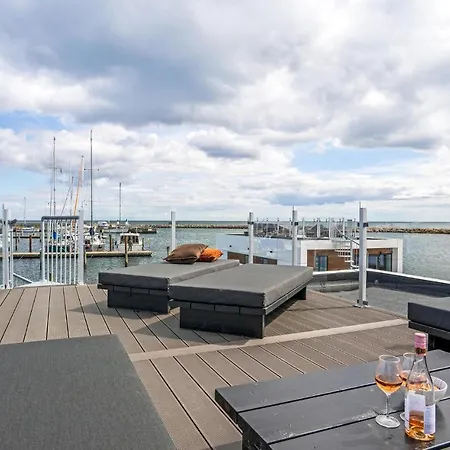 Botel Beautiful Ship In With Wifi Grenå