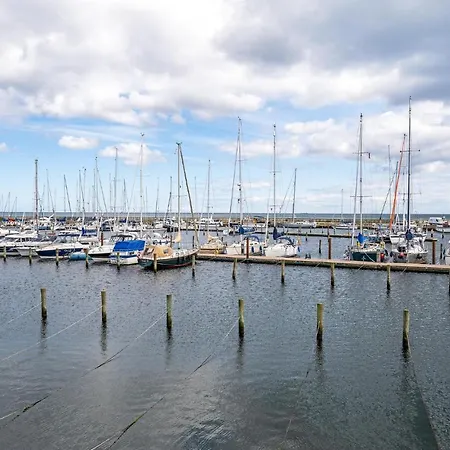 2 Bedroom Lovely Ship In *