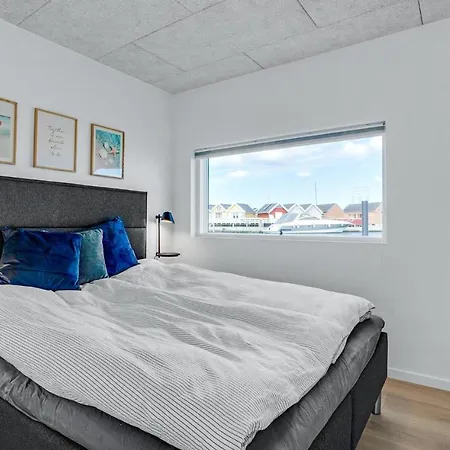 Botel Beautiful Ship In With Wifi