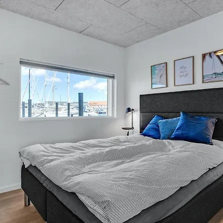 Botel Beautiful Ship In With Wifi Grenå