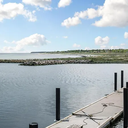 Botel Beautiful Ship In With Wifi