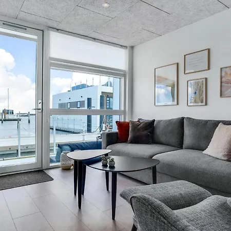 2 Bedroom Lovely Ship In Botel