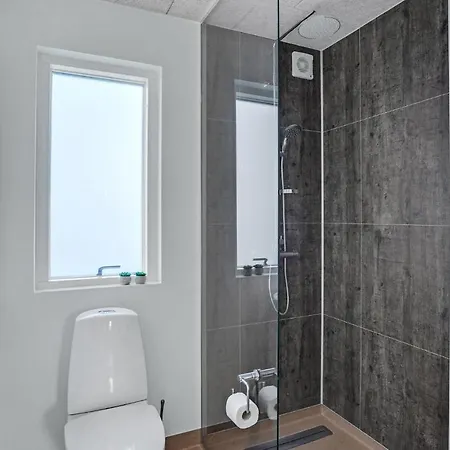 Beautiful Ship In With Wifi