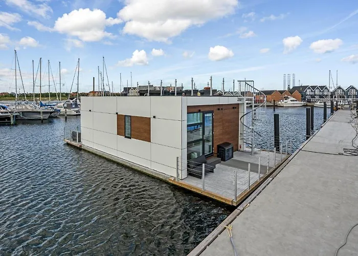 Beautiful Ship In With Wifi 船上ホテル Grenå