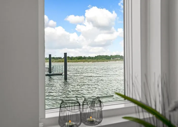 Beautiful Ship In With Wifi 5* Grenå