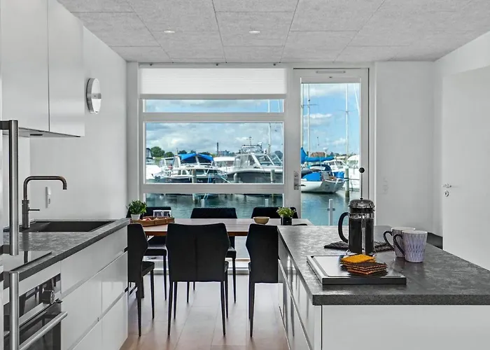 船上ホテル Beautiful Ship In With Wifi 5*