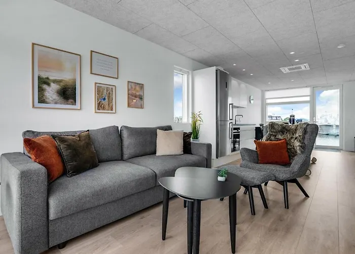 Beautiful Ship In With Wifi 5*