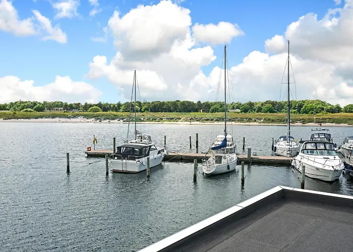 Beautiful Ship In With Wifi 船上ホテル