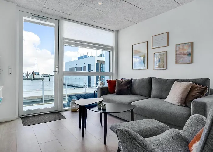 Beautiful Ship In With Wifi 船上ホテル